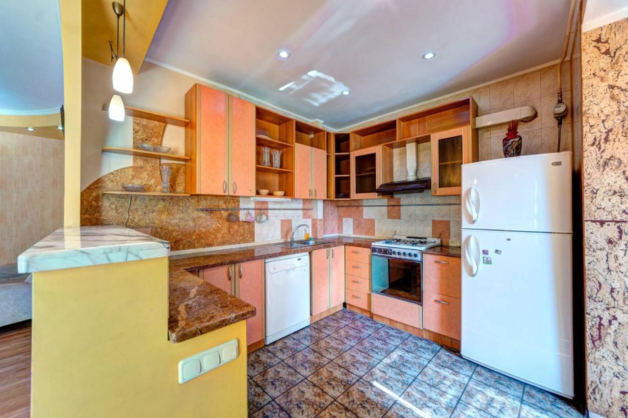 Three-Room Apartment Near Ocean Plaza 키예프 외부 사진