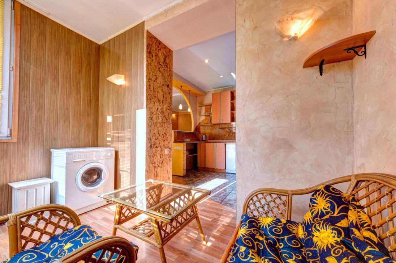 Three-Room Apartment Near Ocean Plaza 키예프 외부 사진