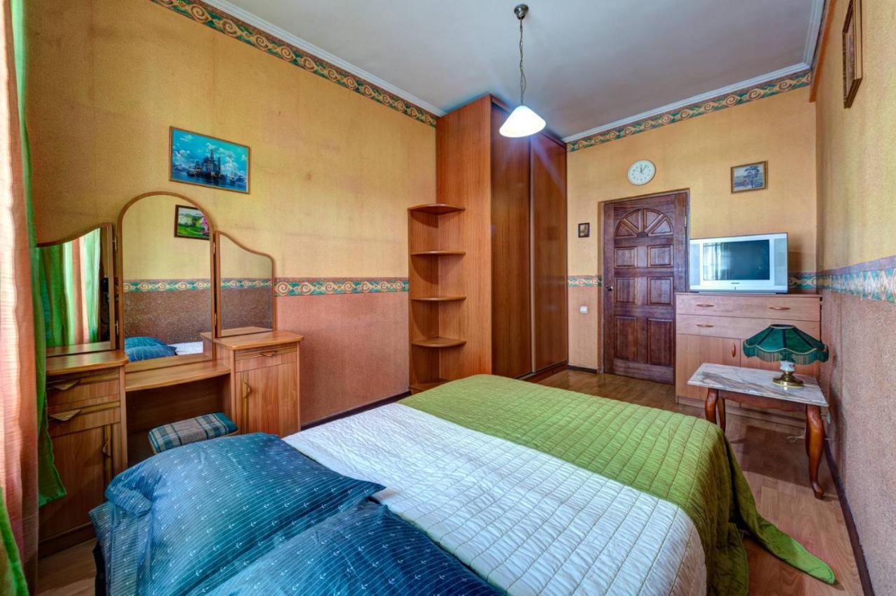 Three-Room Apartment Near Ocean Plaza 키예프 외부 사진
